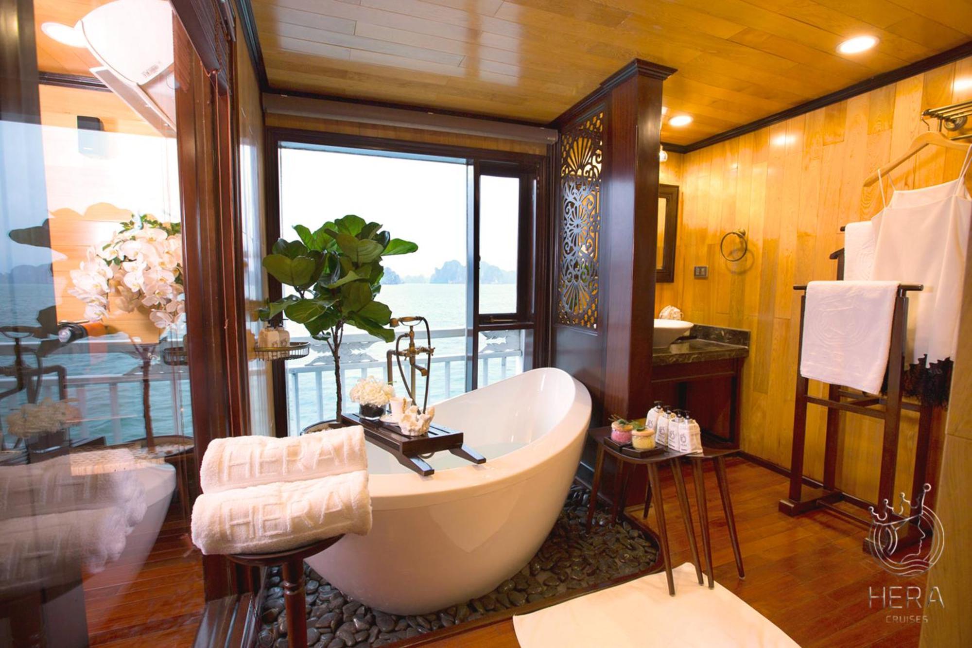Hera Grand Luxury Cruise Ha Long Exteriör bild
