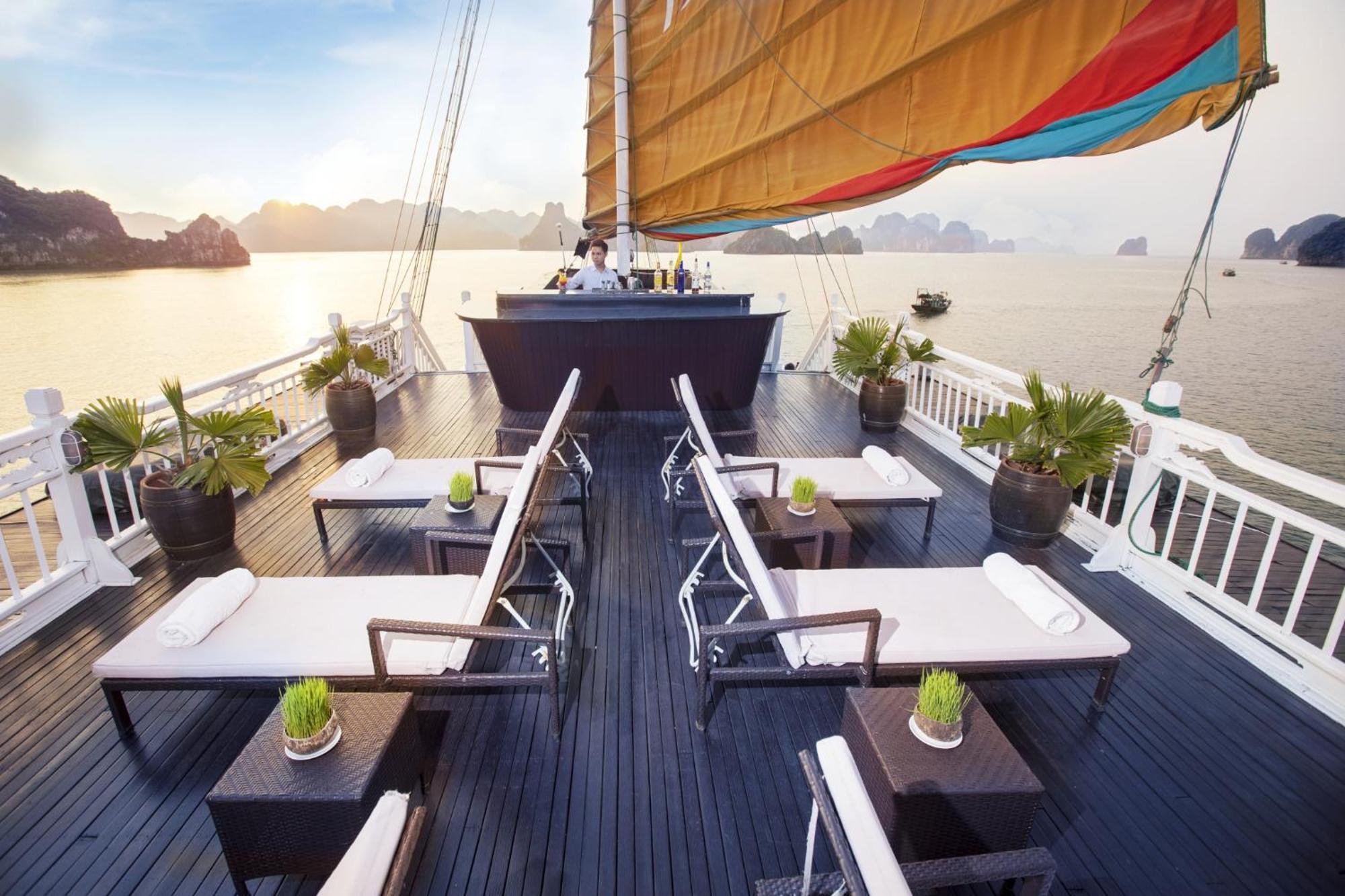 Hera Grand Luxury Cruise Ha Long Exteriör bild