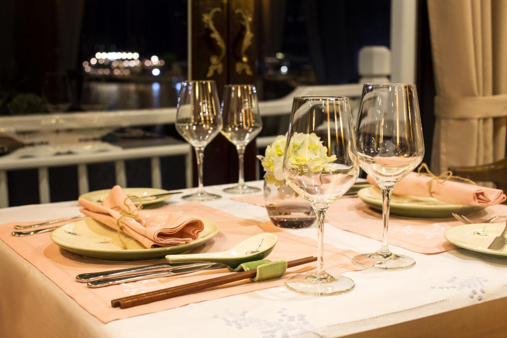 Hera Grand Luxury Cruise Ha Long Exteriör bild