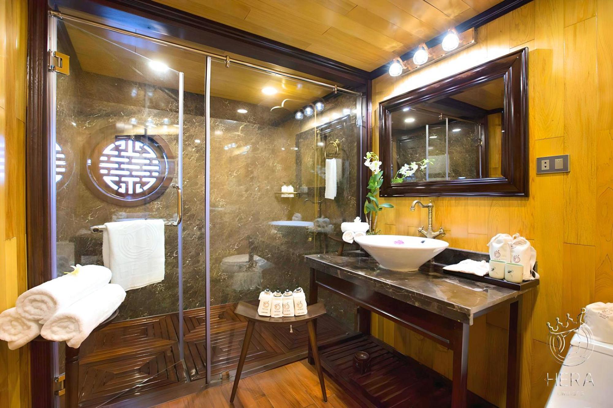Hera Grand Luxury Cruise Ha Long Exteriör bild