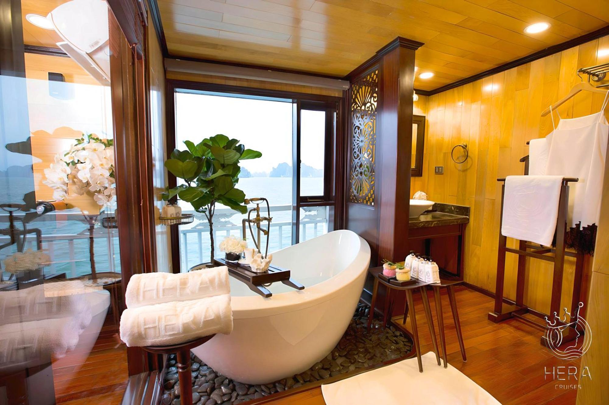 Hera Grand Luxury Cruise Ha Long Exteriör bild